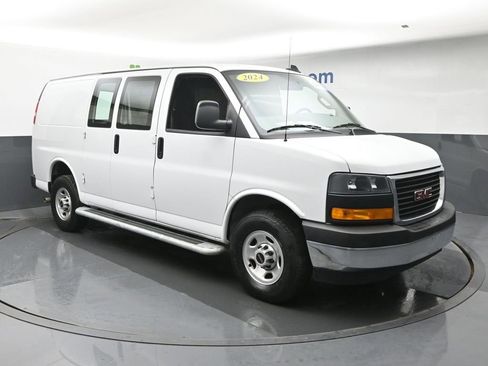 Used 2024 GMC Savana 2500 w/ Driver Convenience Package image 2