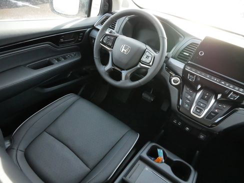 Certified 2026 Honda Odyssey Elite image 9