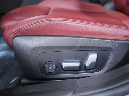 Used 2023 BMW 330i Sedan w/ M Sport Package RWD image 8