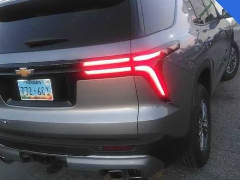 Used 2025 Chevrolet Traverse LT AWD/4WD image 5