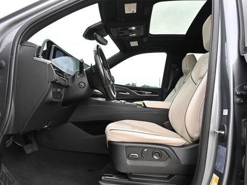 Used 2021 Cadillac Escalade Sport w/ Driver Assist Tech Package image 16