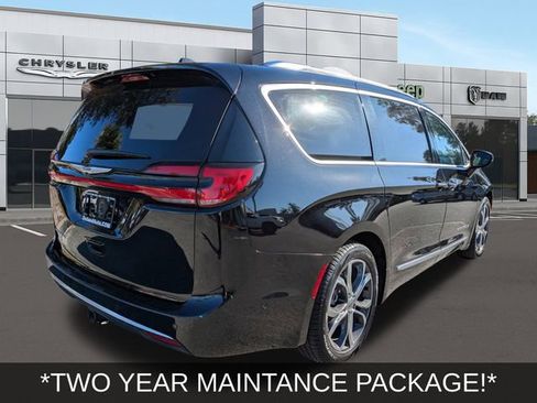 Used 2024 Chrysler Pacifica Pinnacle w/ Trailer Tow Group image 3