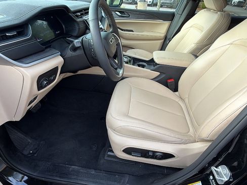 Used 2025 Jeep Grand Cherokee L Limited AWD/4WD image 16