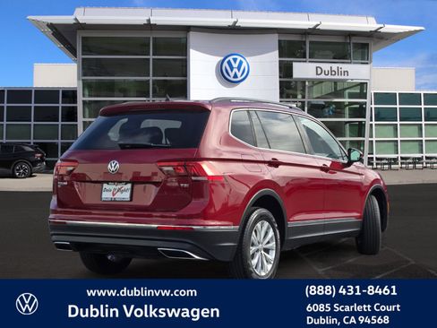 Used 2018 Volkswagen Tiguan SE w/ Panoramic Sunroof Package image 4