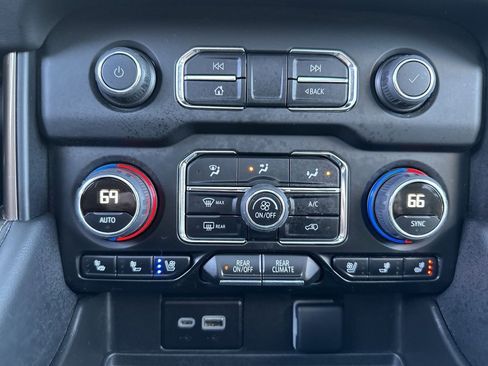 Certified 2023 Chevrolet Suburban High Country image 19