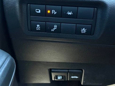 Used 2021 Nissan Kicks S image 19