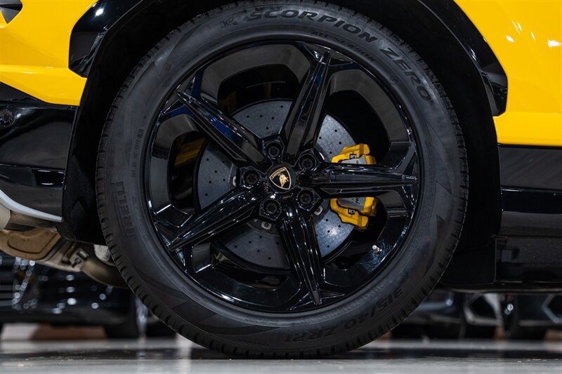 Used 2020 Lamborghini Urus AWD/4WD image 49