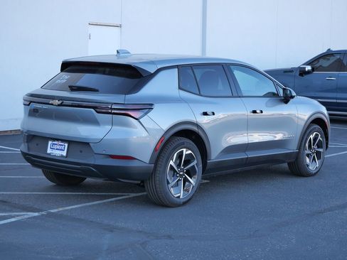 New 2026 Chevrolet Equinox EV LT image 3