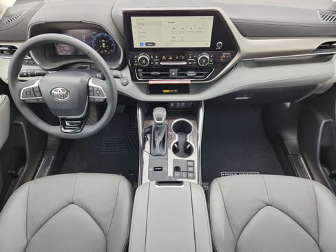 New 2026 Toyota Highlander Limited image 25