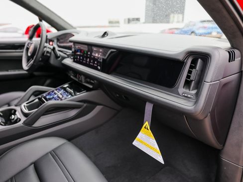 New 2025 Porsche Cayenne GTS image 27