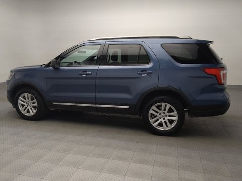 Used 2019 Ford Explorer XLT image 3