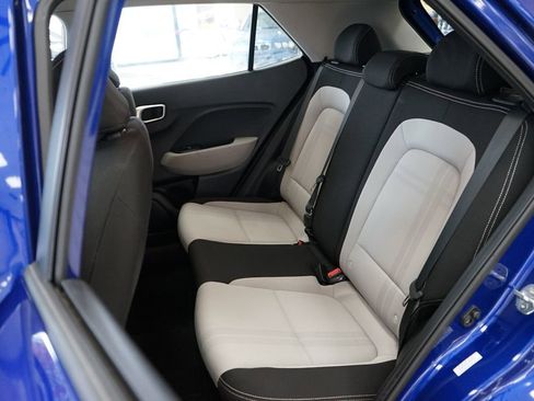 Used 2020 Hyundai Venue SEL image 41