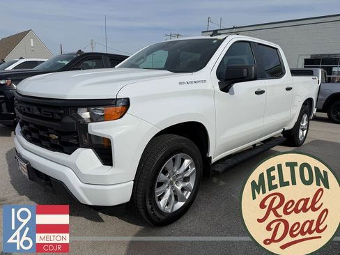 Used 2022 Chevrolet Silverado 1500 Custom image 1
