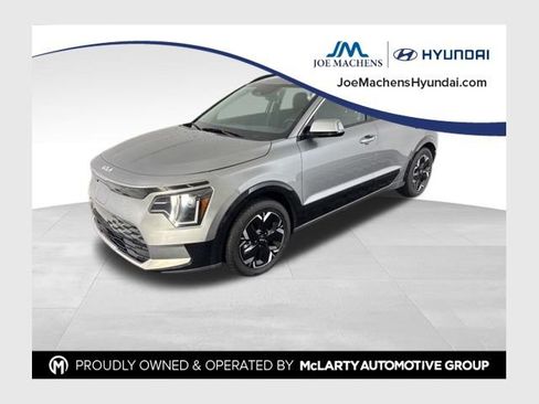 Used 2023 Kia Niro Wind w/ Wind Preserve Package FWD image 1