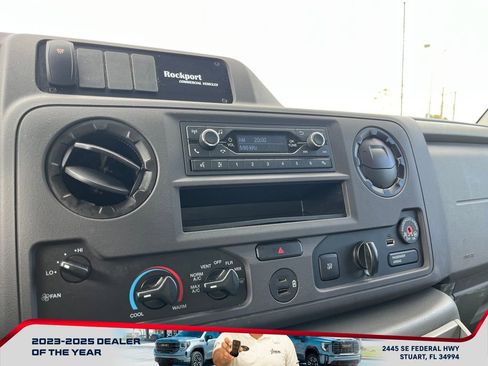 Used 2022 Ford E-350 and Econoline 350 Super Duty w/ Power Windows & Locks Group image 23