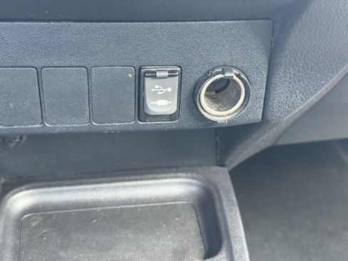Used 2018 Toyota RAV4 XLE FWD image 25