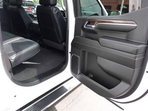 Used 2023 GMC Sierra 1500 SLE w/ X31 Off-Road Package AWD/4WD image 30