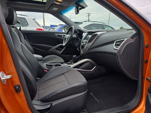 Used 2013 Hyundai Veloster w/ Style Pkg image 24