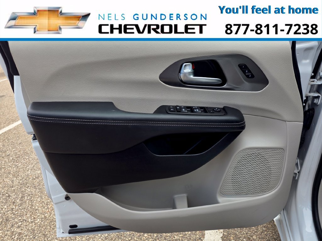Used 2024 Chrysler Pacifica Touring-L FWD image 22
