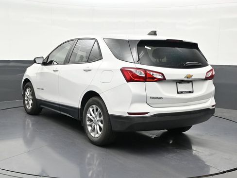 Used 2021 Chevrolet Equinox LS FWD image 3