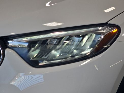 Used 2025 Mercedes-Benz GLC 300 4MATIC image 30