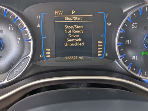 Used 2017 Chrysler Pacifica Touring-L w/ Tire & Wheel Group FWD image 28