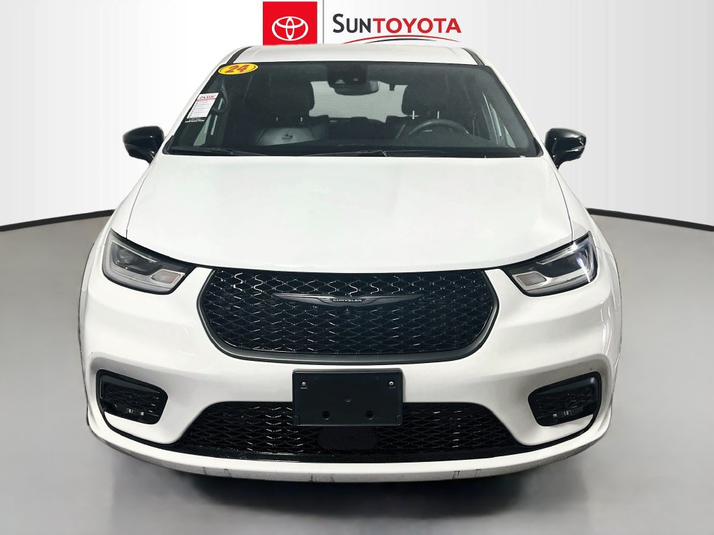 Used 2024 Chrysler Pacifica Limited FWD image 8