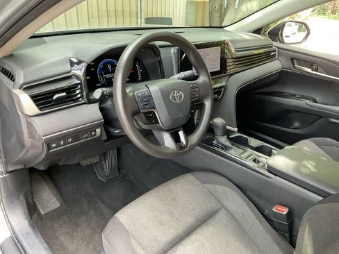 Used 2025 Toyota Camry LE FWD image 22