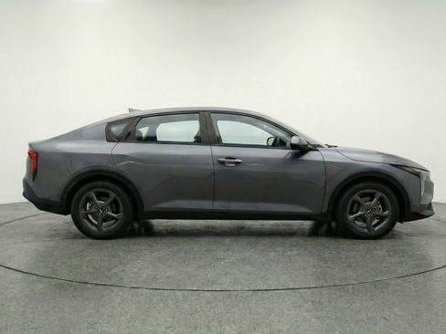 Used 2025 Kia K4 LXS image 11