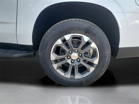 New 2026 Chevrolet Suburban LS image 10