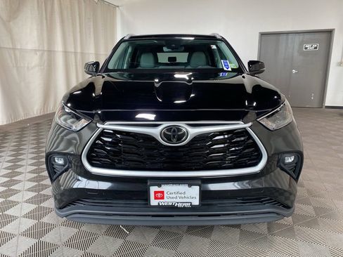Certified 2023 Toyota Highlander XLE AWD/4WD image 3
