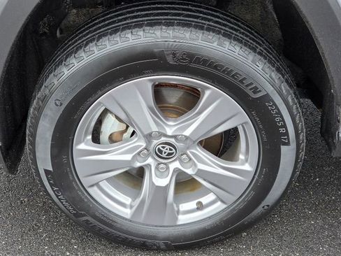 Used 2025 Toyota RAV4 XLE image 18