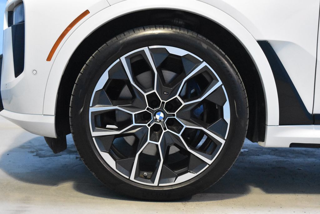 Used 2025 BMW X7 M60i AWD/4WD image 26