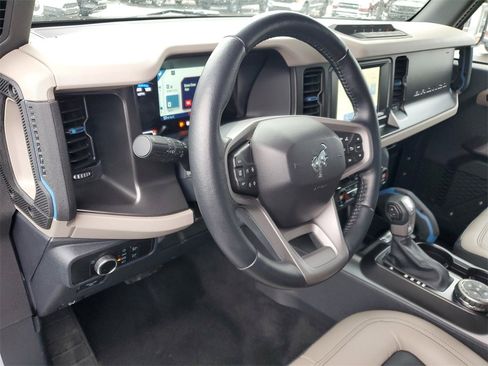 Used 2023 Ford Bronco Wildtrak image 11