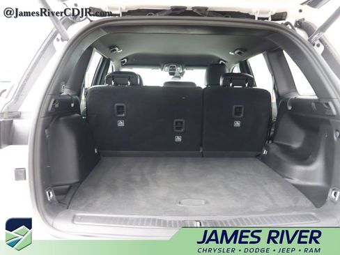 Used 2025 Jeep Grand Cherokee Altitude AWD/4WD image 14