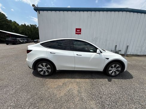 Used 2022 Tesla Model Y Long Range AWD/4WD image 9