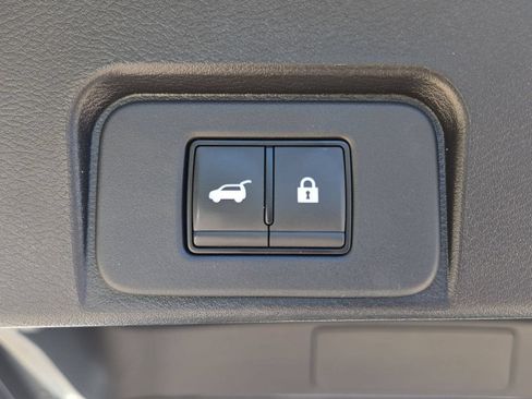 Used 2024 Nissan Rogue SV AWD/4WD image 13