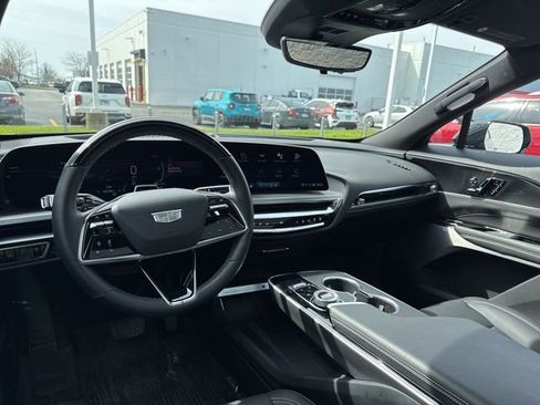 Used 2025 Cadillac Lyriq Luxury w/ LPO, Floor Liner Package AWD/4WD image 12