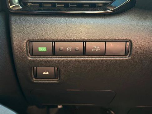 Certified 2025 Nissan Sentra SV FWD image 24