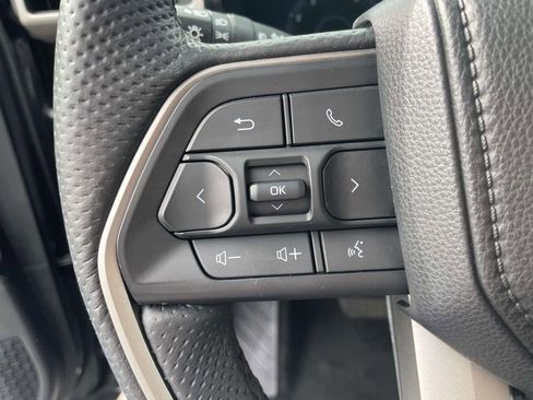 Used 2025 Toyota Tacoma Limited AWD/4WD image 22