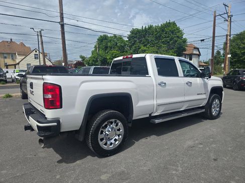 Used 2018 GMC Sierra 2500 Denali w/ Duramax Plus Package AWD/4WD image 6
