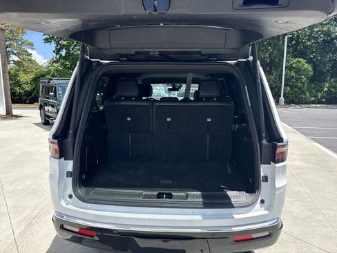 Used 2024 Jeep Wagoneer Series II w/ Flexible Seating Group RWD image 16