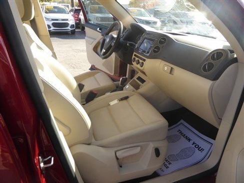 Used 2016 Volkswagen Tiguan SE image 19