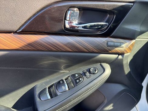 Used 2017 Nissan Maxima Platinum w/ Medallion Package image 27