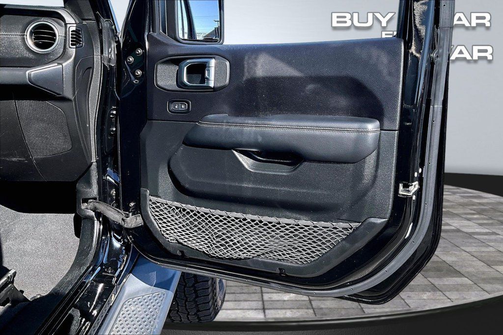 Used 2020 Jeep Gladiator Overland AWD/4WD image 24