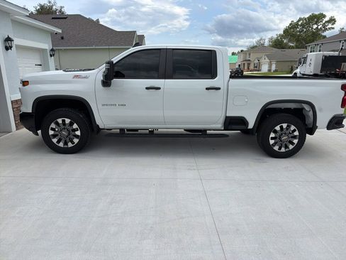 Used 2024 Chevrolet Silverado 2500 Custom w/ Custom Convenience Package AWD/4WD image 4