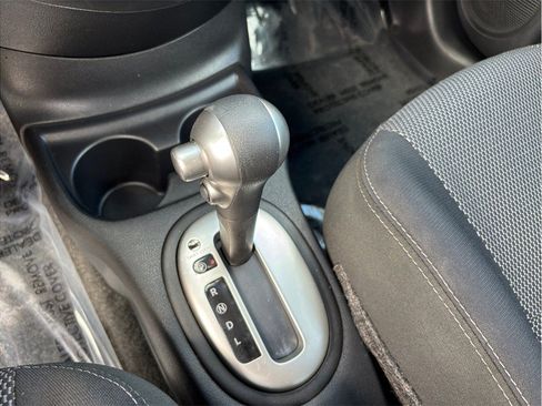 Used 2016 Nissan Versa SV FWD image 22