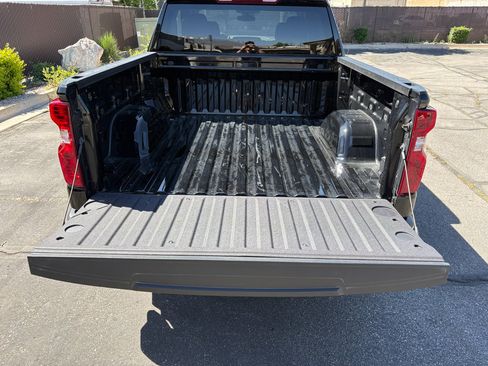 Used 2025 Chevrolet Silverado 1500 LT AWD/4WD image 6