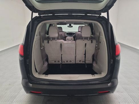 Used 2021 Chrysler Voyager Lxi FWD image 29