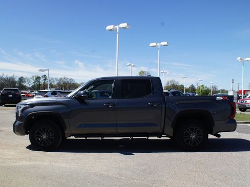 Used 2024 Toyota Tundra SR5 w/ SR5 Convenience Package AWD/4WD image 10
